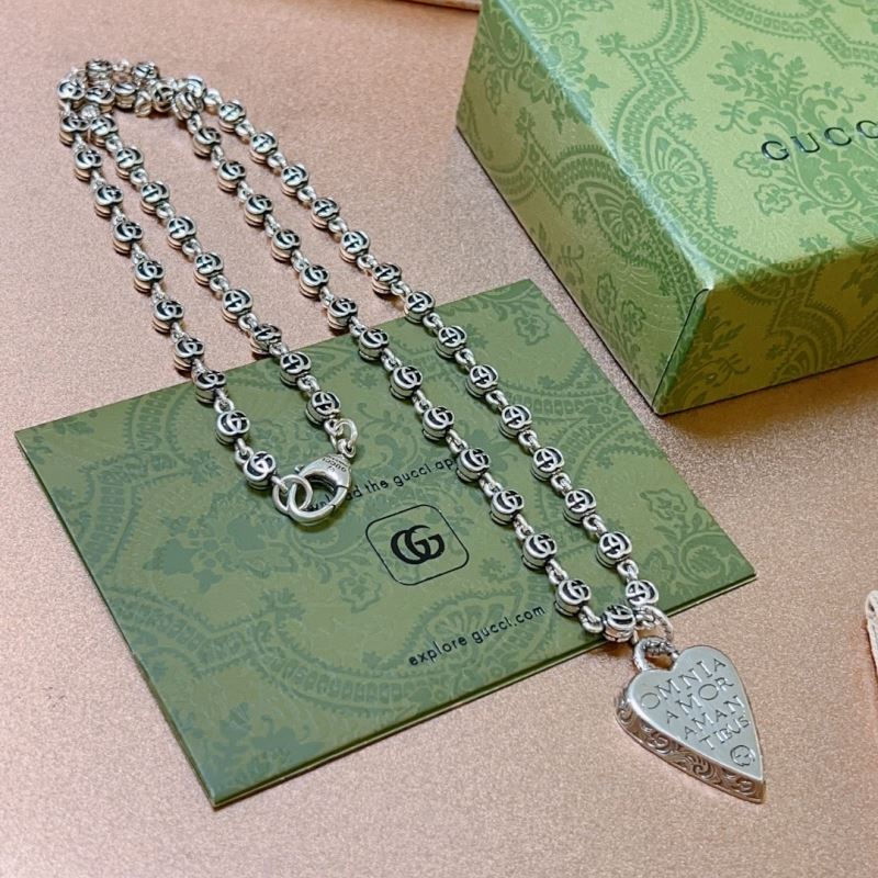 G*u*i necklaces